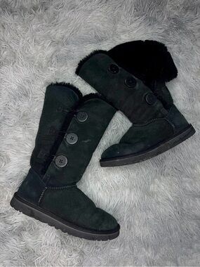 Ugg Women’s Size 7 Bailey Button Triplet Suede Boots